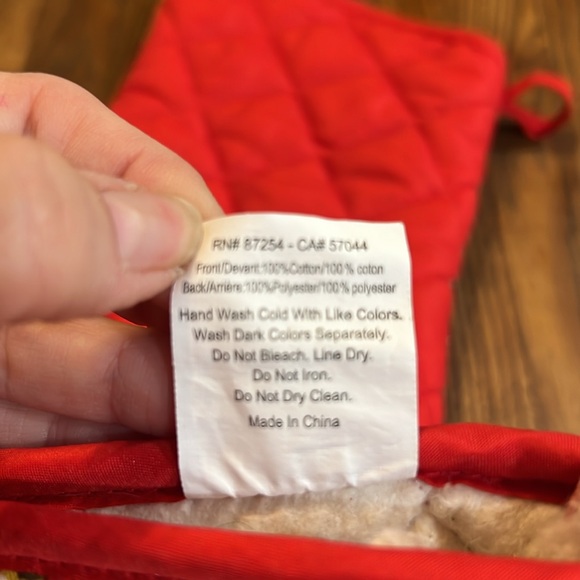 Festive Poinsettia Oven Mitt and Pot Holder six piece Set - Picture 9 of 10